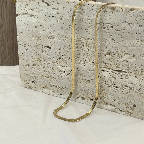 Shimmer Strand Choker