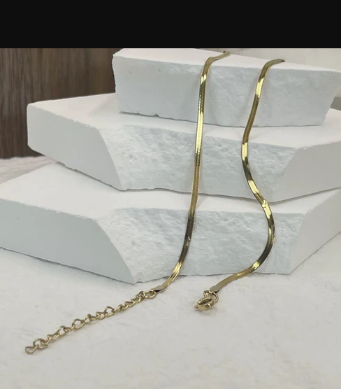 Shimmer Strand Choker