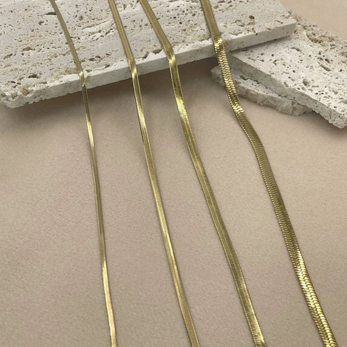 Shimmer Strand Choker
